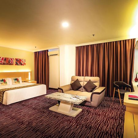 Rhr Hotel 加影 外观 照片