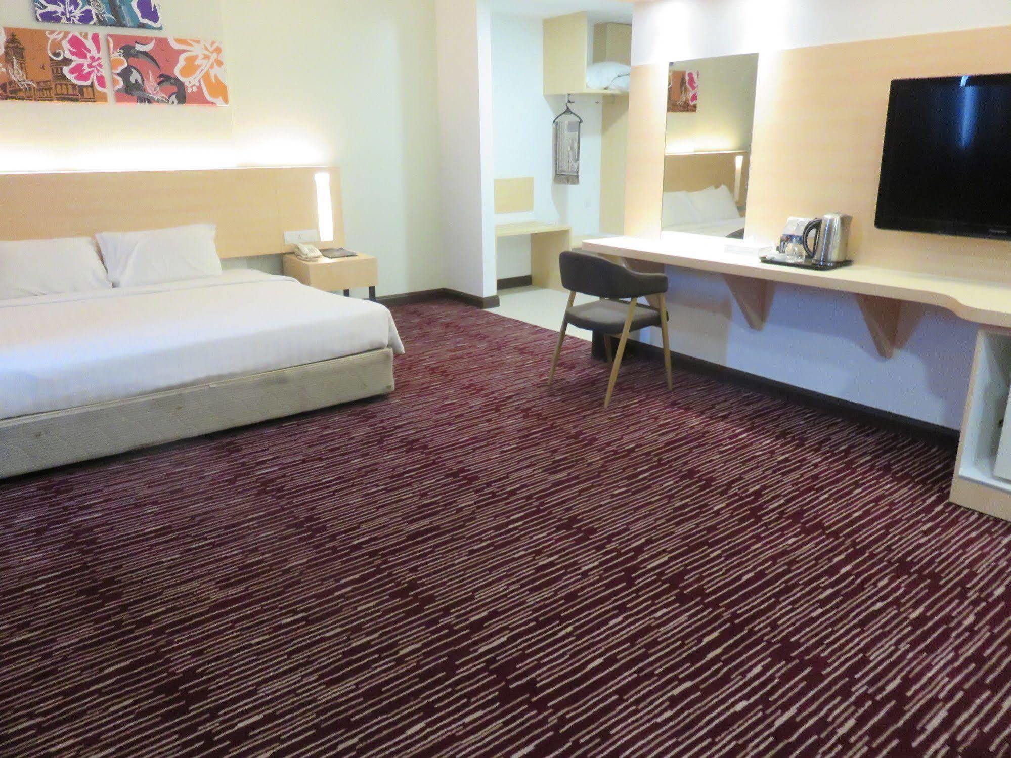 Rhr Hotel 加影 外观 照片