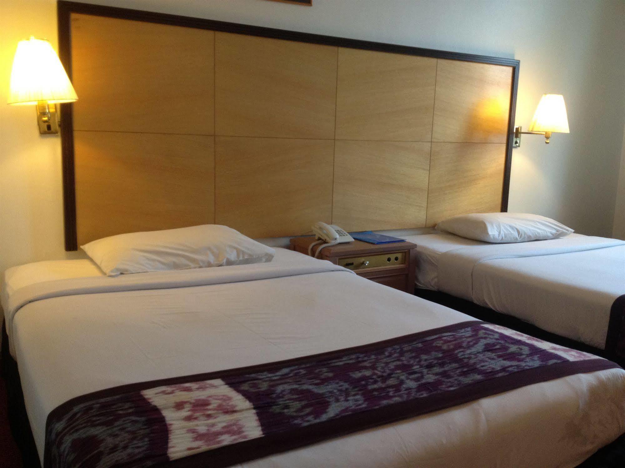 Rhr Hotel 加影 外观 照片